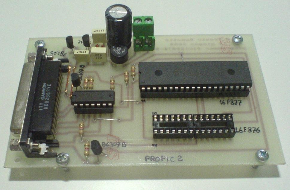 Programmer for PIC 16F876 and 16F877 series PCB Layout